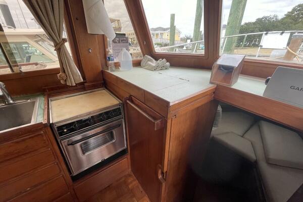 Lady mar 34ft Marine Trader Yacht For Sale