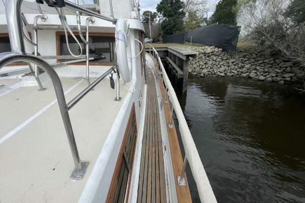 Lady mar 34ft Marine Trader Yacht For Sale