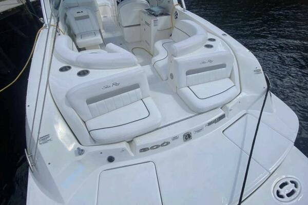 30ft Sea Ray Yacht For Sale