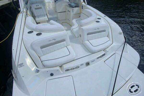 Photo of the 2010 Sea Ray 300 SLX
