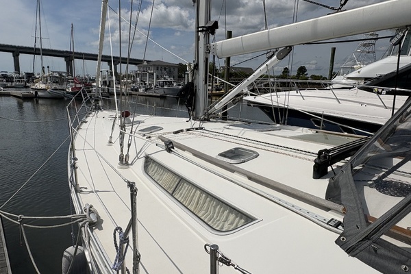 Photo of the 1998 Jeanneau 45.2 "Sea Bear"