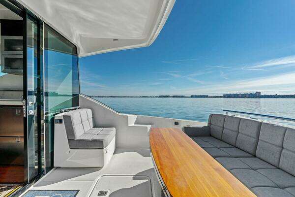 Tiara Yachts 50 Flybridge Yacht For Sale