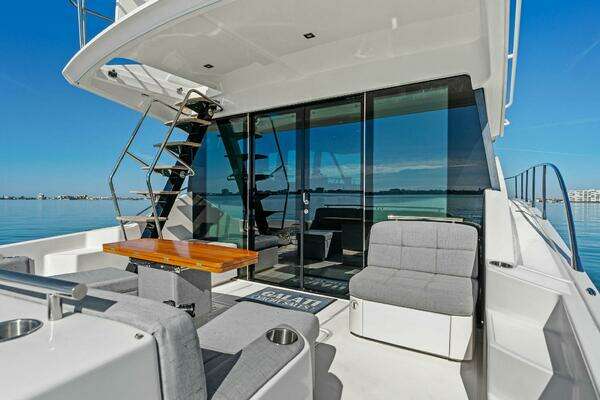 Tiara Yachts 50 Flybridge Yacht For Sale