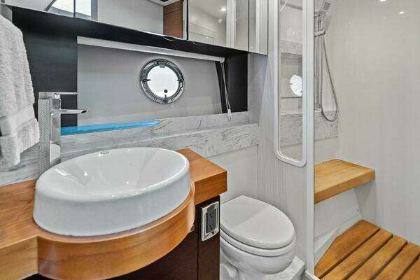 Tiara Yachts 50 Flybridge Yacht For Sale