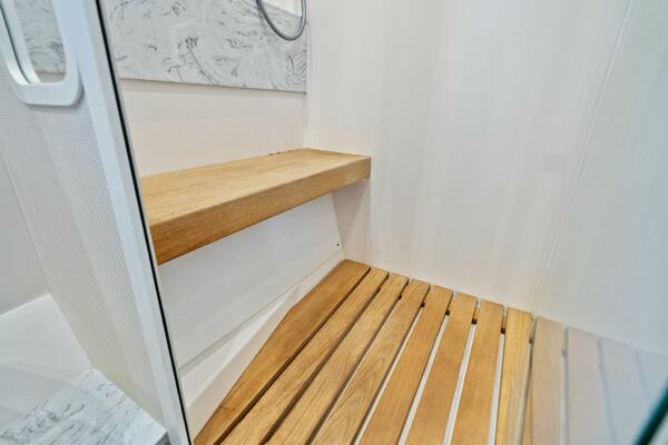 2016 Tiara Yachts 50 Flybridge - Head