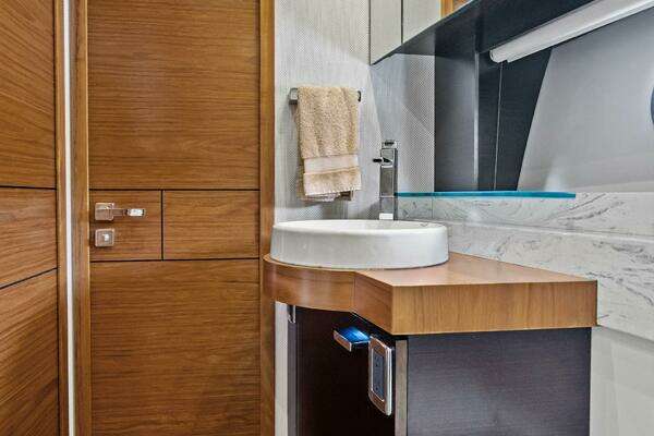 Tiara Yachts 50 Flybridge Yacht For Sale