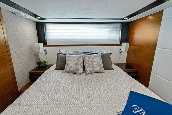 Tiara Yachts 50 Flybridge Yacht For Sale