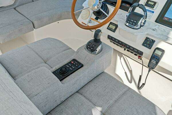 Tiara Yachts 50 Flybridge Yacht For Sale