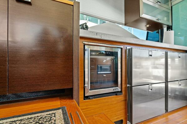  2016 Tiara Yachts 50 Flybridge - Galley