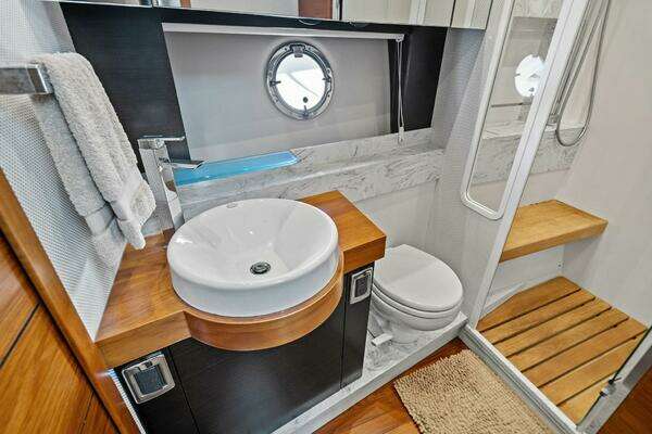 Tiara Yachts 50 Flybridge Yacht For Sale