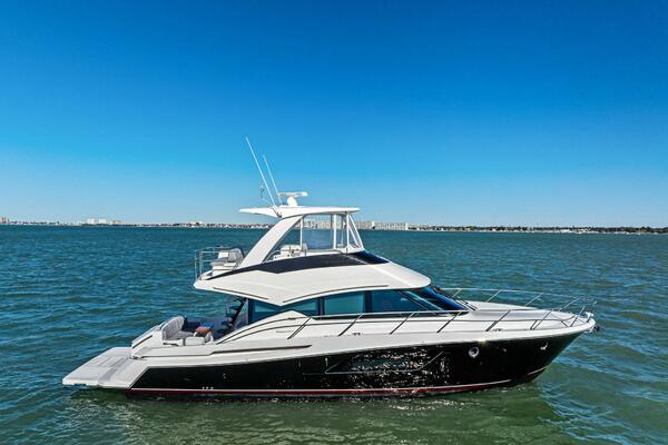 2016 Tiara Yachts 50 Flybridge - Profile