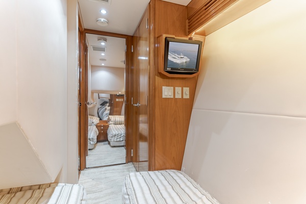 BRAINWAVE 54ft Hatteras Yacht For Sale