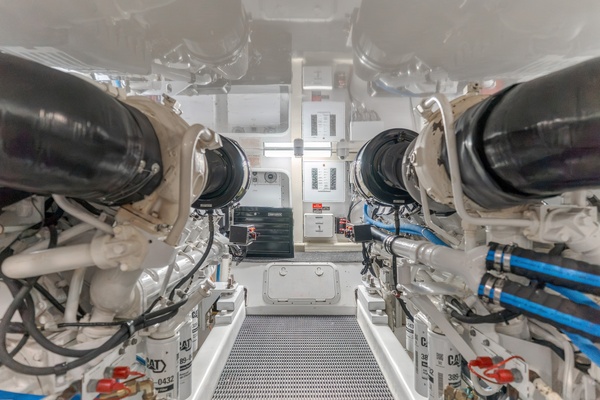 BRAINWAVE 54ft Hatteras Yacht For Sale