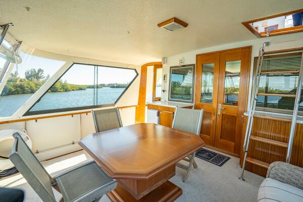 EVEN KEEL 53ft Hatteras Yacht For Sale
