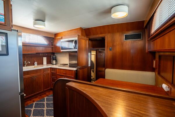 EVEN KEEL 53ft Hatteras Yacht For Sale
