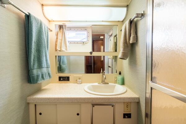 EVEN KEEL 53ft Hatteras Yacht For Sale