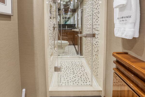 2021 Viking 92 Skybridge