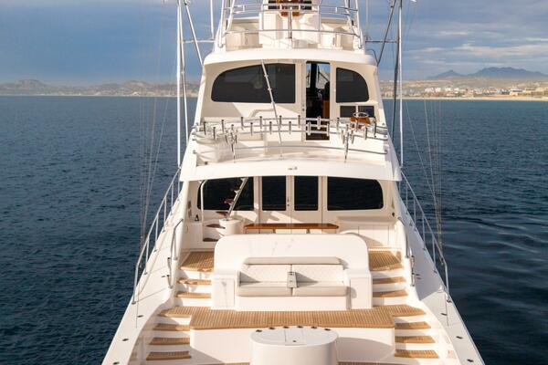 2021 Viking 92 Skybridge