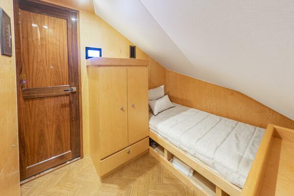 2021 Viking 92 Skybridge