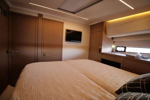 Prestige 460 Yacht For Sale