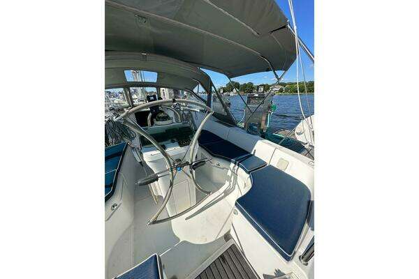 Photo of the 2001 Beneteau Oceanis 361 "Soarin'"