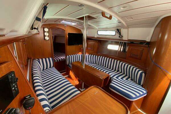 Photo of the 2001 Beneteau Oceanis 361 "Soarin'"