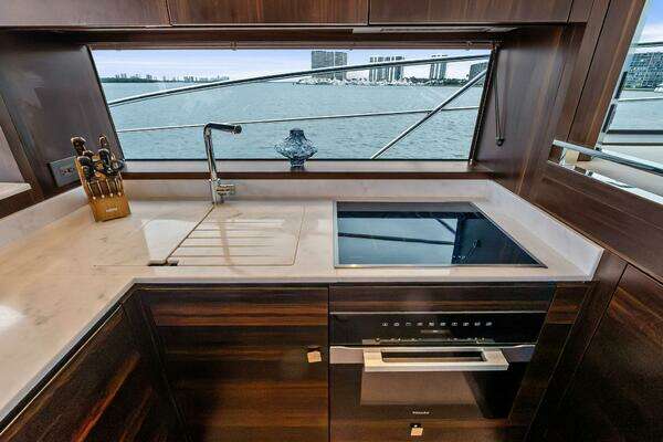 Sunseeker 55 Manhattan Yacht For Sale
