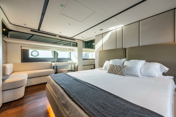 2025 Ferretti Yachts 95