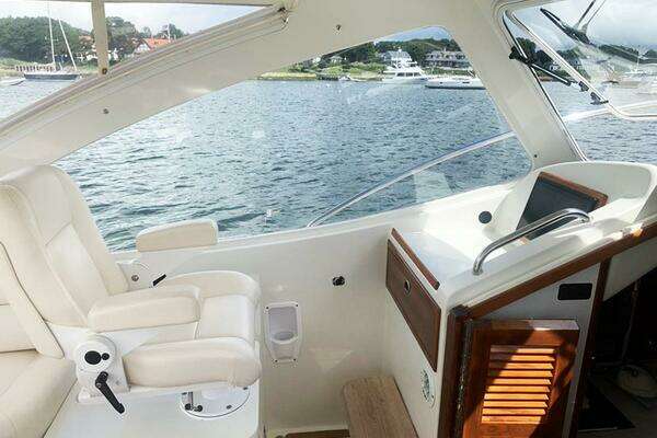 MJM 34z Hard Top Express Yacht For Sale