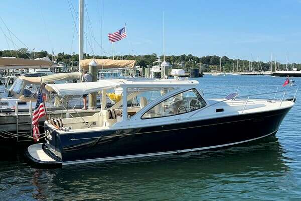 34-ft-MJM-2007-34z Hard Top Express-BONNE FETE Portsmouth Rhode Island United States  yacht for sale