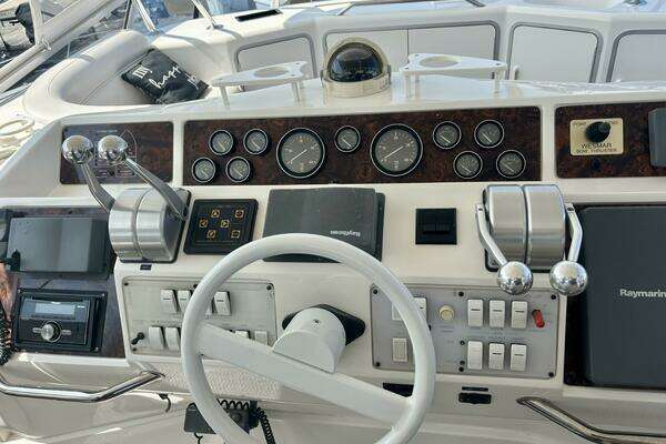 Sea Ray 550 Sedan Bridge Yacht For Sale