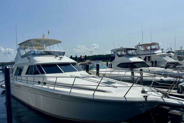 Sea Ray 550 Sedan Bridge Yacht For Sale