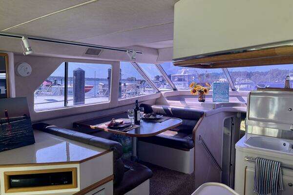 Sea Ray 550 Sedan Bridge Yacht For Sale