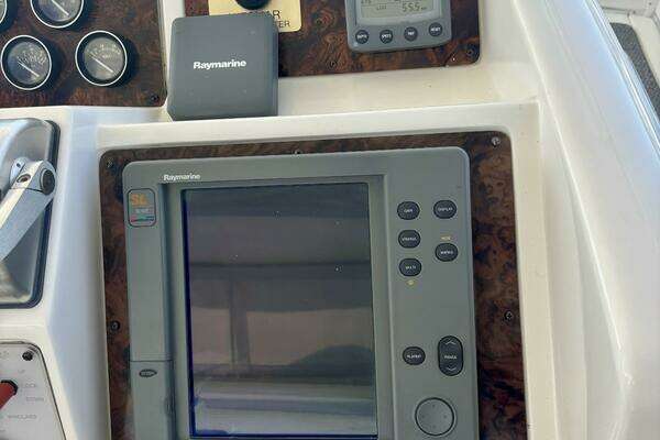 Sea Ray 550 Sedan Bridge Yacht For Sale