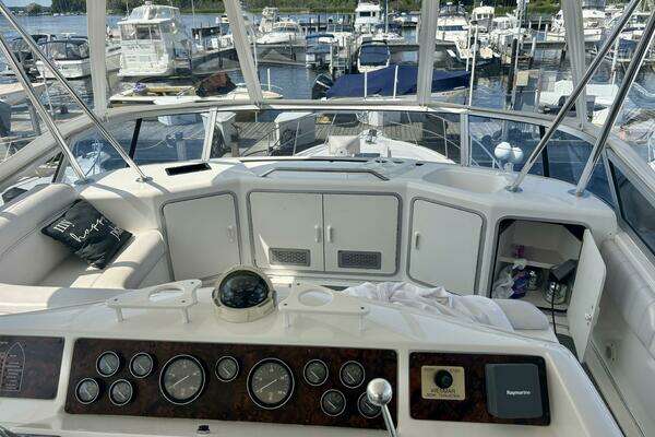 Sea Ray 550 Sedan Bridge Yacht For Sale