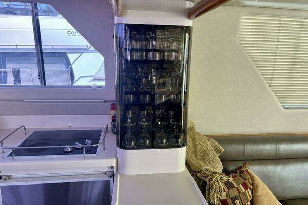 Sea Ray 550 Sedan Bridge Yacht For Sale