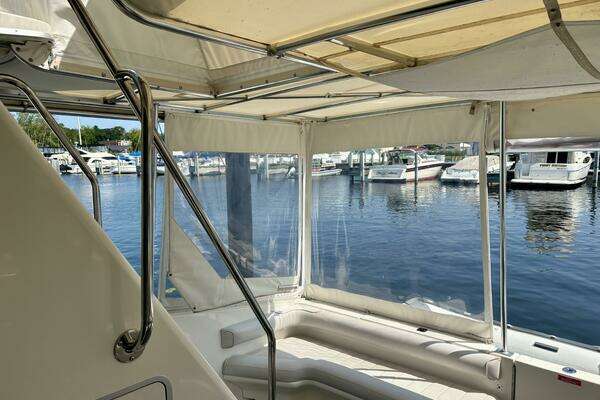 Sea Ray 550 Sedan Bridge Yacht For Sale