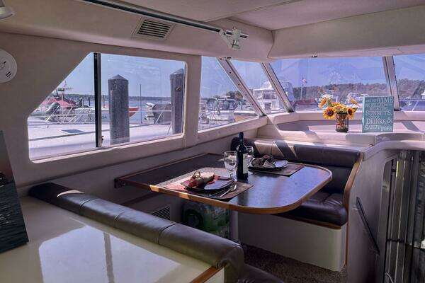 Sea Ray 550 Sedan Bridge Yacht For Sale