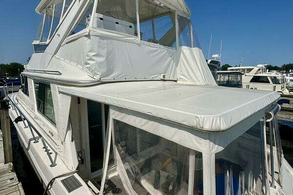Sea Ray 550 Sedan Bridge Yacht For Sale