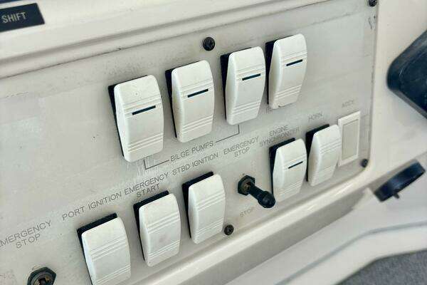 Sea Ray 550 Sedan Bridge Yacht For Sale