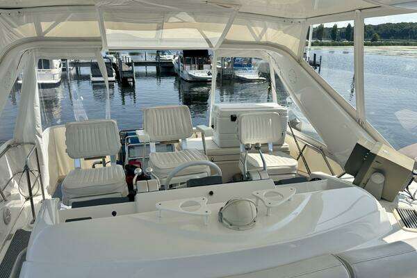 Sea Ray 550 Sedan Bridge Yacht For Sale
