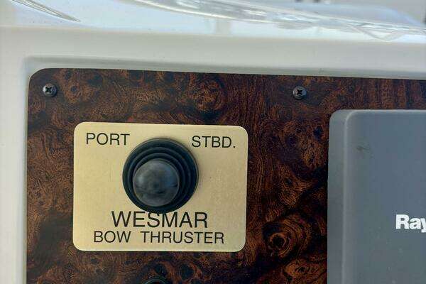 Sea Ray 550 Sedan Bridge Yacht For Sale