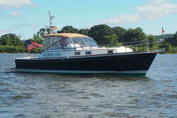 Grand Banks 38 Eastbay EX Yacht For Sale