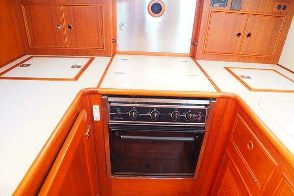 Grand Banks 38 Eastbay EX Yacht For Sale