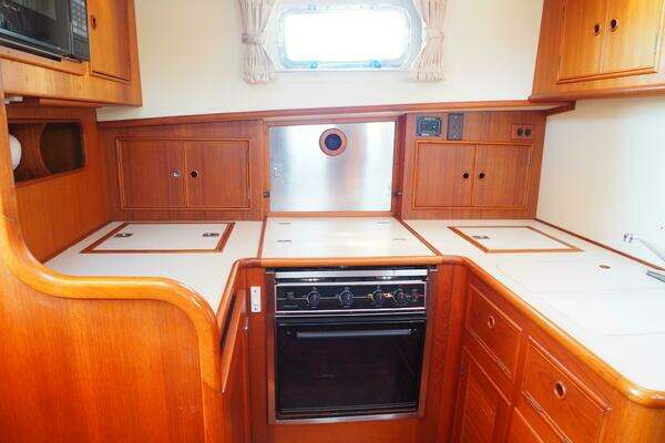 Grand Banks 38 Eastbay EX Yacht For Sale