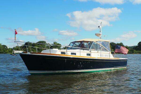38-ft-Grand Banks-1995-38 Eastbay EX-BOOTLEGGER Essex Connecticut United States  yacht for sale