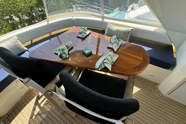 Flybridge Dinette