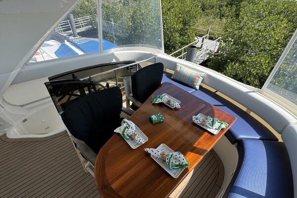 Flybridge Dinette