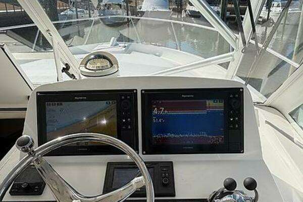 2011 Luhrs 37