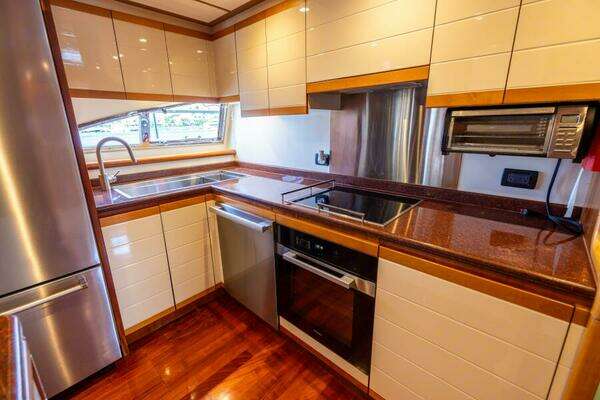 Ferretti Yachts 94 Raised Pilothouse Yacht For Sale